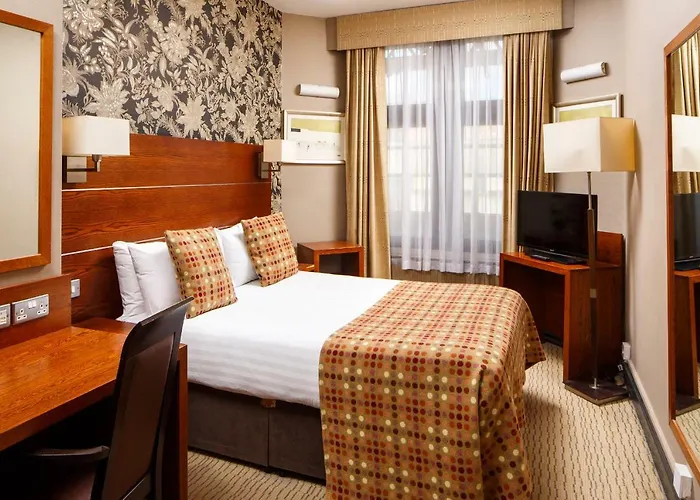Finest Hotels Near De Montfort Hall Leicester